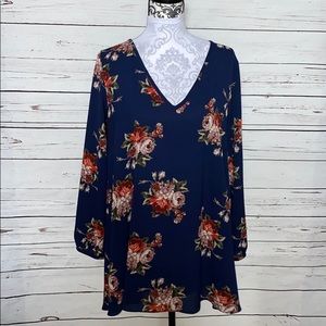 Bold floral print Tunic V neck size L